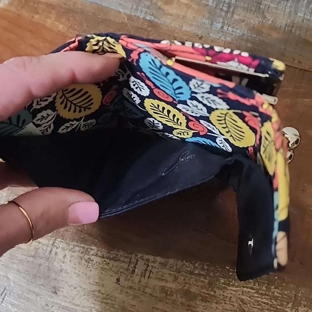 Vera Bradley Floral Snail Kisslock Wallet Coin Pouch Snap - Picture 14 of 14